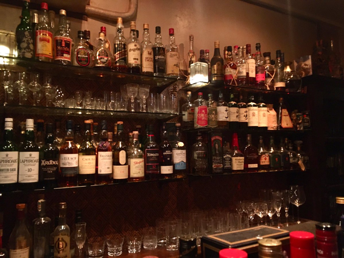 studio_orex's tweet photo. 下北沢の行きつけのAsianBarが再開発の為、本日をもって閉店😭福生友でもあるマスターともしばらくのお別れ💦ホームグランドのお店がまた無くなってしまった😭18年間、お疲れ様でした&有難う御座いました&またいつかお会いできる日をっ💦🙇🏻♂️ #下北沢 #AsianBar #Lemongrass https://t.co/vUdpz6ElqR