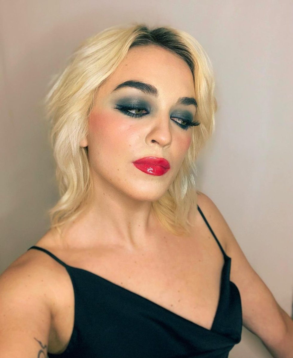 cheekbonebeauty's tweet photo. A pop of colour is a pop of happiness ๐ Weโre loving Angela's Askรฎhk and Wildberry lip combo!
#CheekboneBeauty #MUA #PinkLip #SustainableByNature https://t.co/wEBdEyeBMl