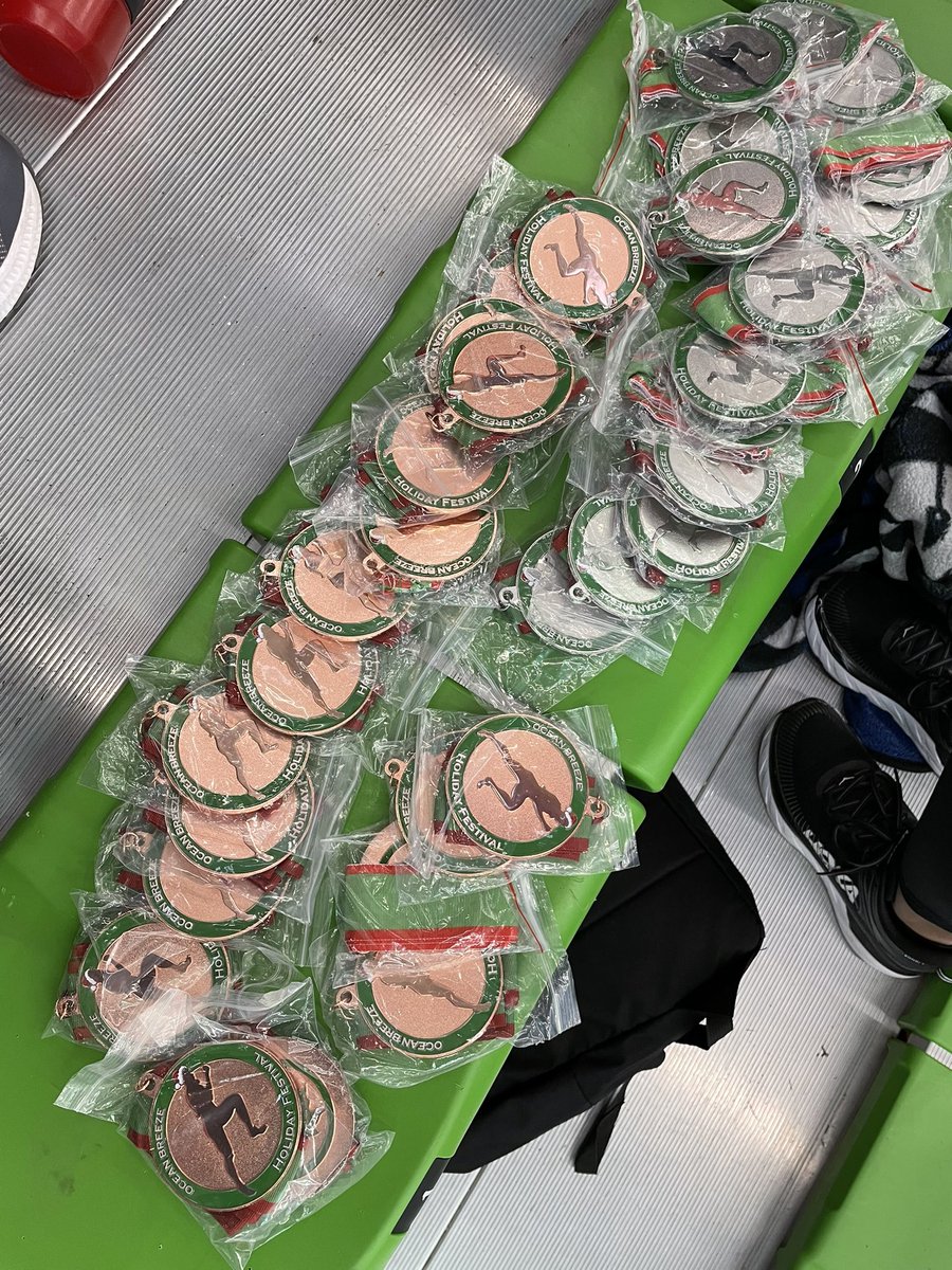 TWPGirlsTandF's tweet photo. The Maids traveled to NY to compete in the Ocean Breeze Holiday Festival where they had numerous outstanding performances and collectively brought home 11 medals, 6 relays & 5 individuals‼️#maidtoconquer @twppride @WTHS_Athletics https://t.co/Yhusc4ZKsT