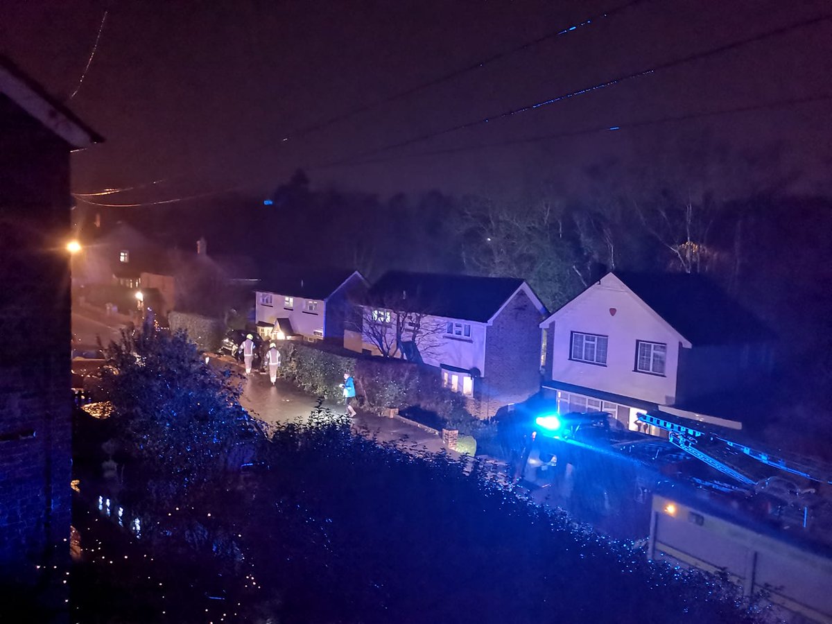 SussexIncidents's tweet photo. Houses at risk of flooding in Flooding in Western road #Crowbrough
@EastSussexFRS are on scene
@SussexTW https://t.co/1PZ7vNNR2d