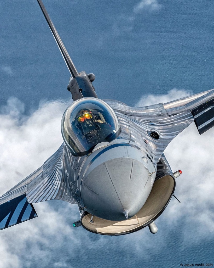 jakub_vanek's tweet photo. Solo Türk F16 behind Skyvan before Lotos Gdynia Aerobaltic Airshow 2021 .
Flight over Puck Bay near Gdynia. Photoflight organized by Aviation PhotoCrew. my last picture on Ig in 2021.
#aviation #avgeek #aviationphotography #demopilot
#air2air #aviationp… https://t.co/I9VnvPzlnb https://t.co/m0IfzaswB9