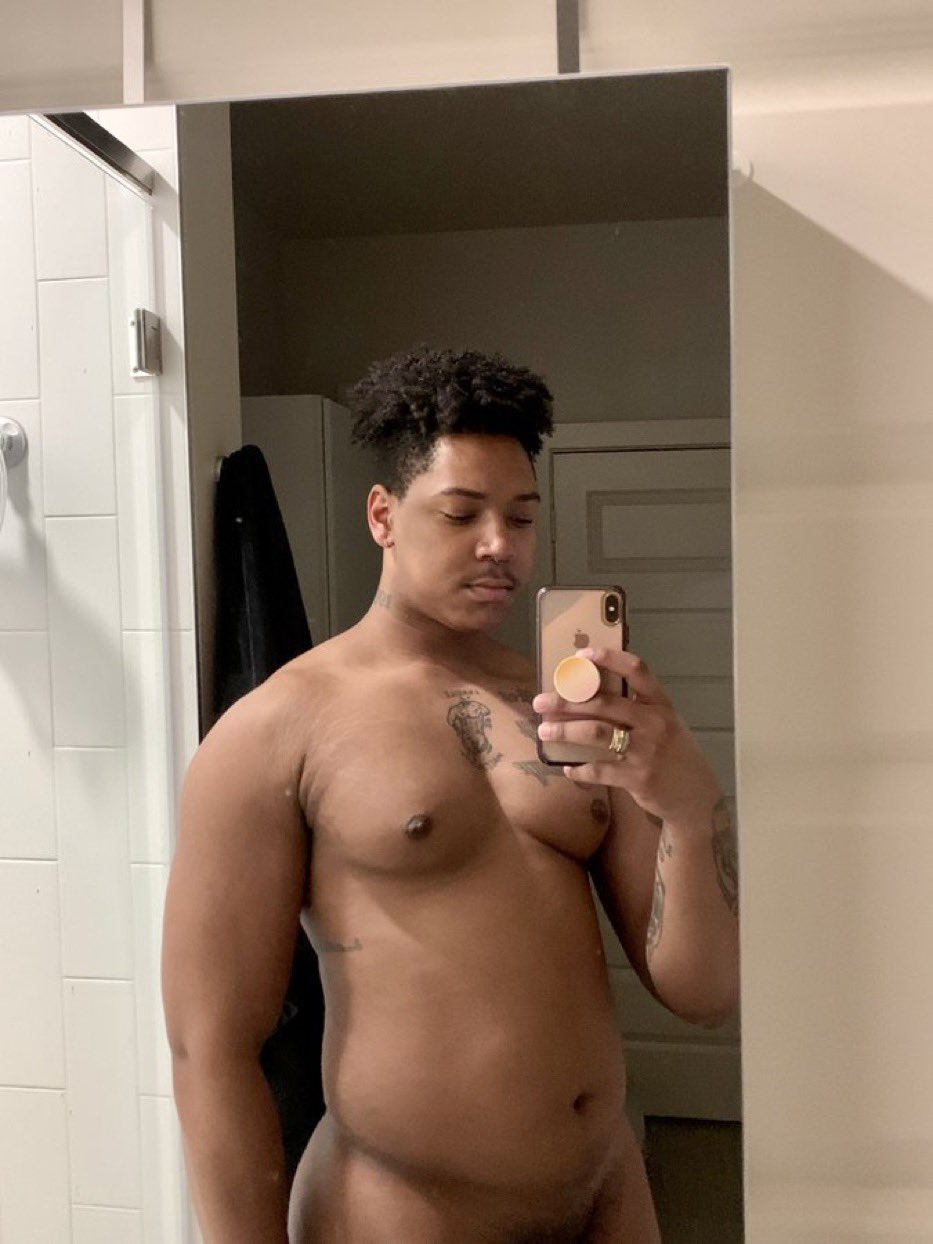 Costa Rica Gay on X: RT @Sollydime: Mirror pics are powerful  t.coKe7jyiE6Mc  X