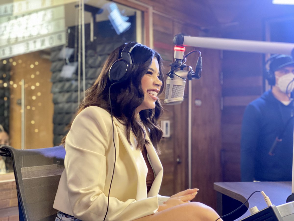 ExaFM's tweet photo. ¡Estamos recordando lo mejor de este 2021 en #RogerEnExa con @rogergzz 😎! Una de las mejores entrevistas fue con @keniaos 🤩 No te lo pierdas en el 104.9 FM 📻

📲 https://t.co/N9FMUogVez https://t.co/wwblzu8w8U