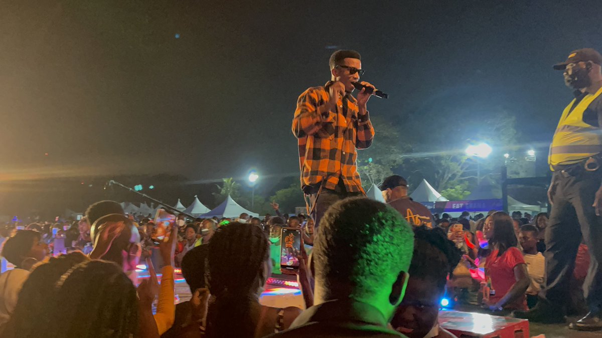 gipaghana's tweet photo. The Fante Rap King @KinaataGh indeed refused for “Things to Fall Apart” at the Taste of Ghana 2.0. He held it together like the legend he is. #TeamMoove #TOG2021 #GrowInGhanaGrowWithGhana #GhanaOnTheGo https://t.co/jWncBm8AYx