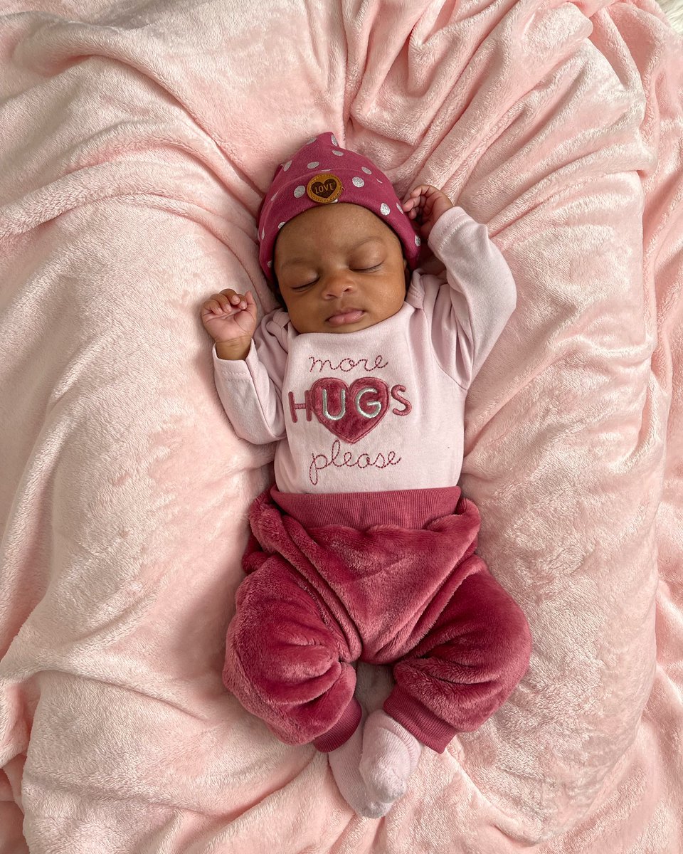 _bashfulbeauty's tweet photo. WAIT it’s really been 4️⃣ months with my love?!💕 I can’t even believe it. . .time is truly flying but I’ve been loving every moment💗 

#motherhood #4months #babygirl #babyfever https://t.co/5jbkPg08mg