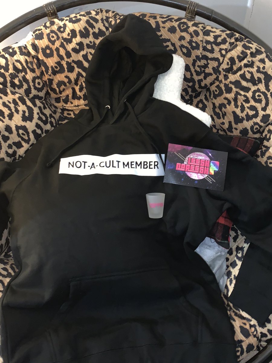 Airwrecka_Kane's tweet photo. Look at what came in the mail todayyyy!!! #LeeshCapeesh #NotACultMember #Sippin #Merch https://t.co/Ye4JnYYKsi