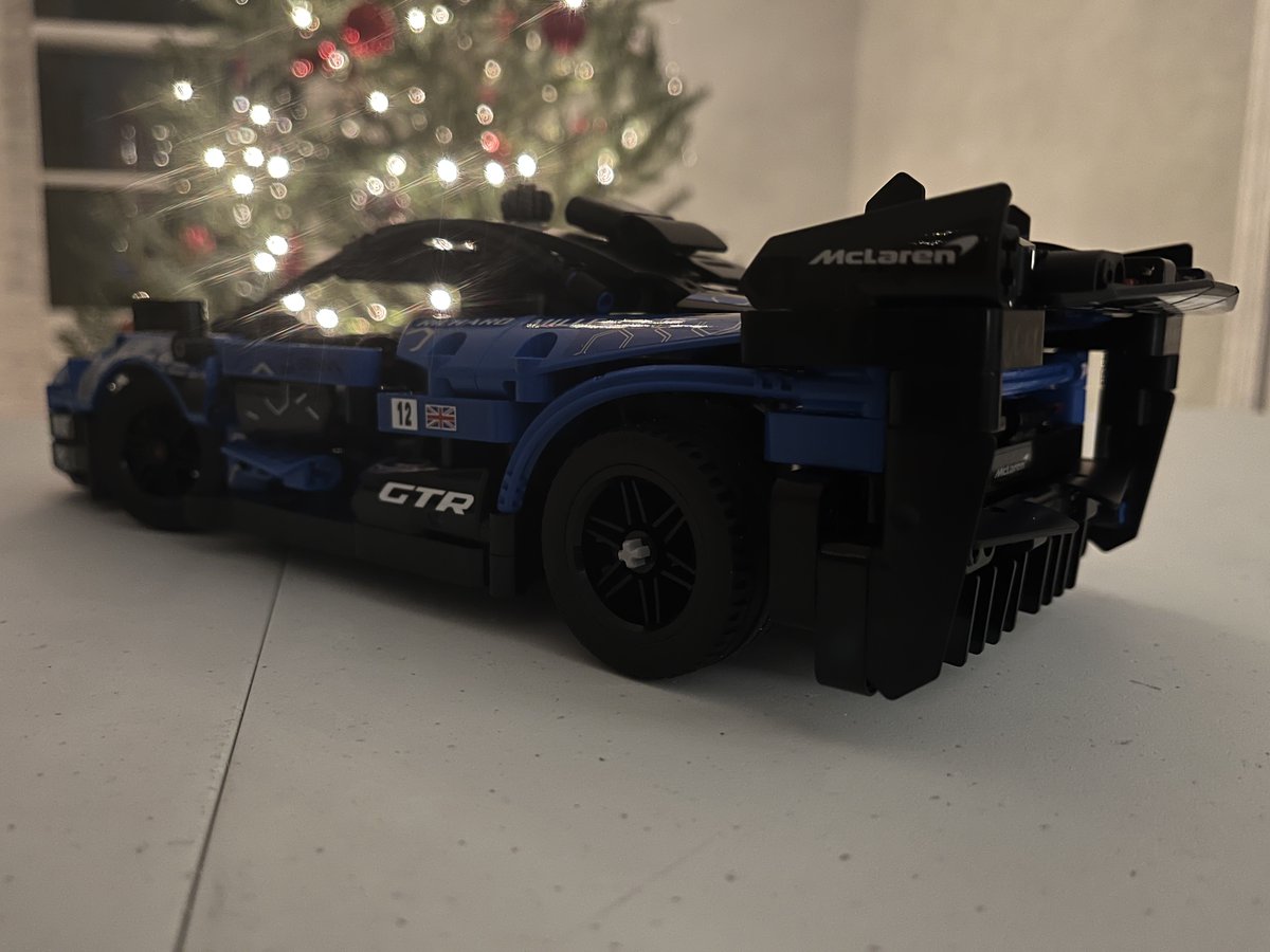 blake8494's tweet photo. Just in time for #LEGOBuildDay here is my #F1 McLaren Senna! https://t.co/5dFDkQD83J