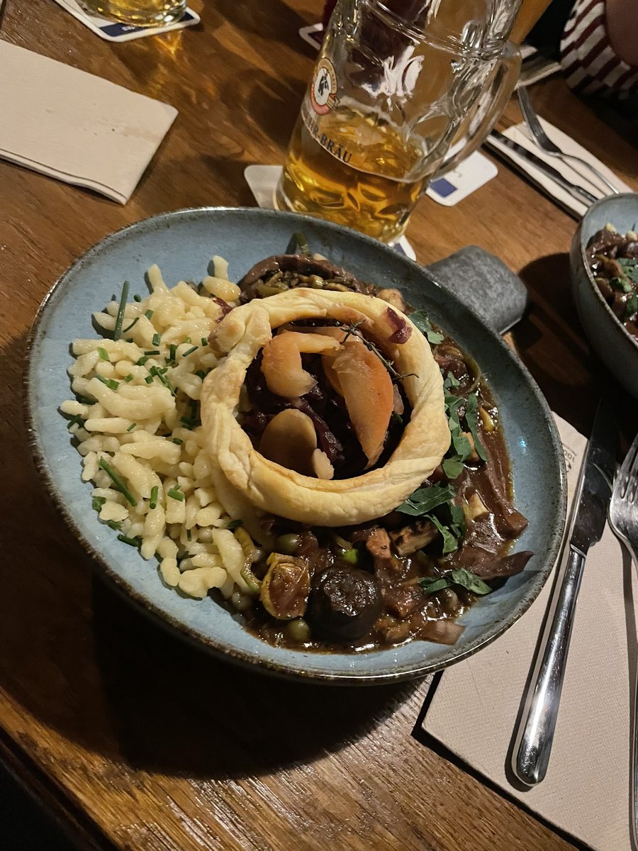 Wie schon vor ein paar Wochen angekündigt, waren wir am ersten Weihnachtsfeiertag alle vegan essen, sogar meine Oma ist mitgekommen!Das Essen in Rothenburg war super lecker! Alle waren aufgeschlossen  und ich habe mich darüber sehr gefreut.😊 #gesundbewusstleben #My5Tweets