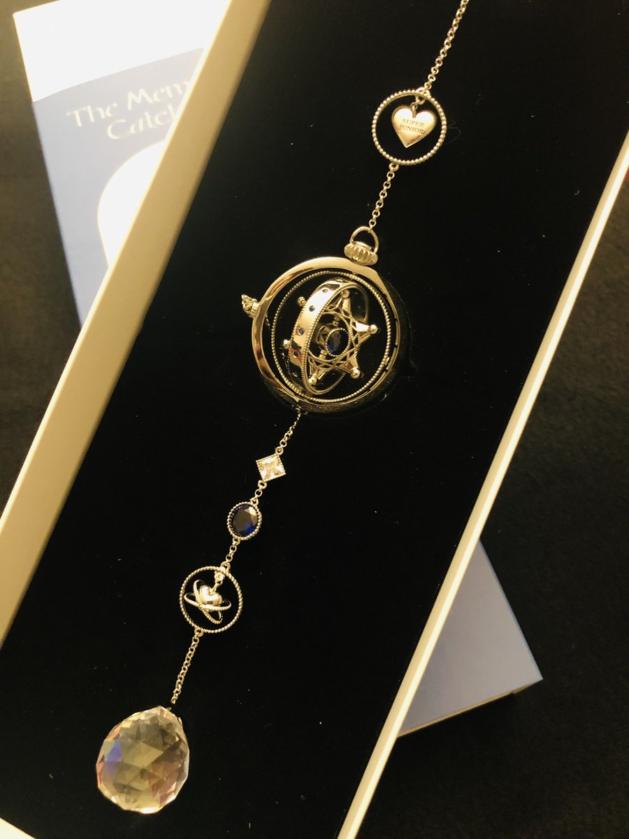 teukie_angel517's tweet photo. These are soooo pretty 😍
#MemoryCharm
#MemoryCatcher
#슈퍼주니어 #SUPERJUNIOR💙
#이특 #LEETEUK #ParkJungsu👼🏻 @SJofficial https://t.co/1TBRJh2MPk