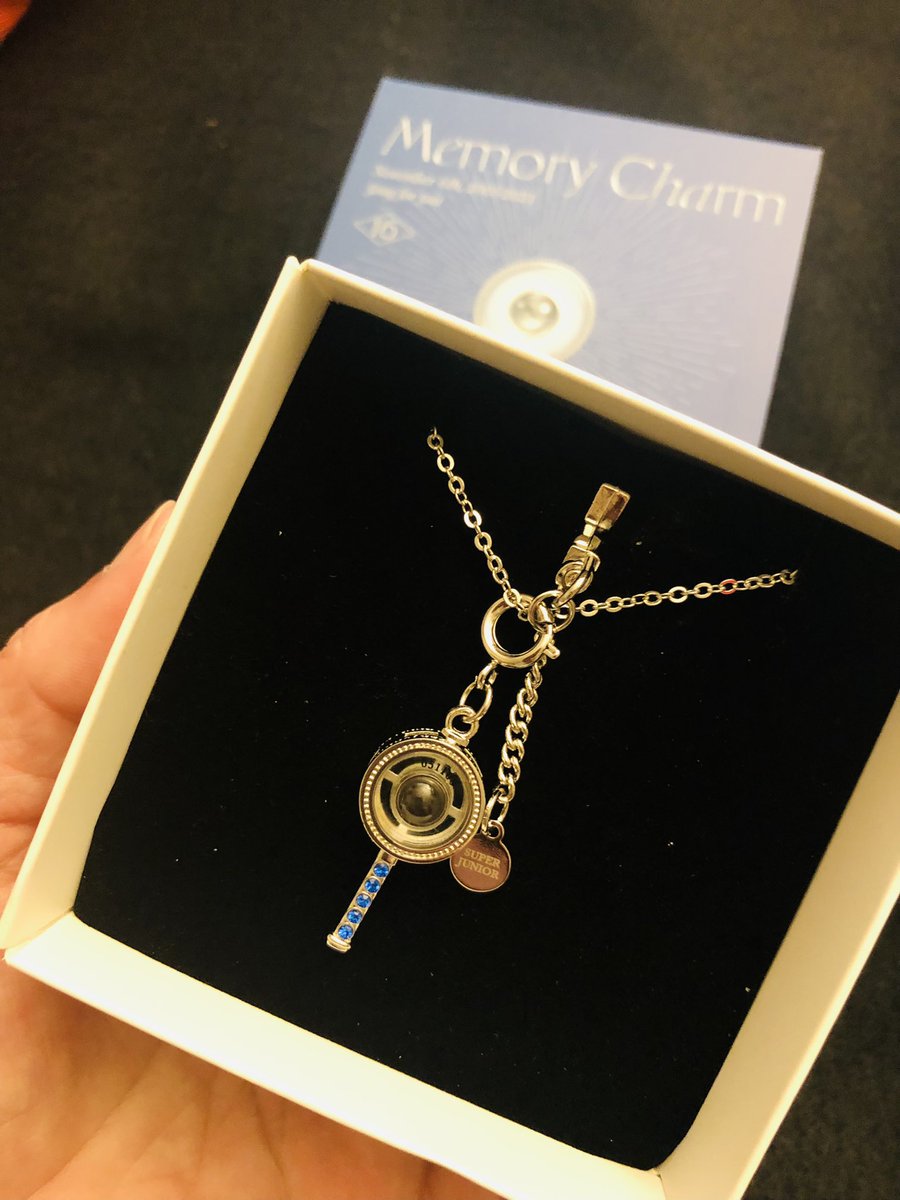 teukie_angel517's tweet photo. These are soooo pretty 😍
#MemoryCharm
#MemoryCatcher
#슈퍼주니어 #SUPERJUNIOR💙
#이특 #LEETEUK #ParkJungsu👼🏻 @SJofficial https://t.co/1TBRJh2MPk