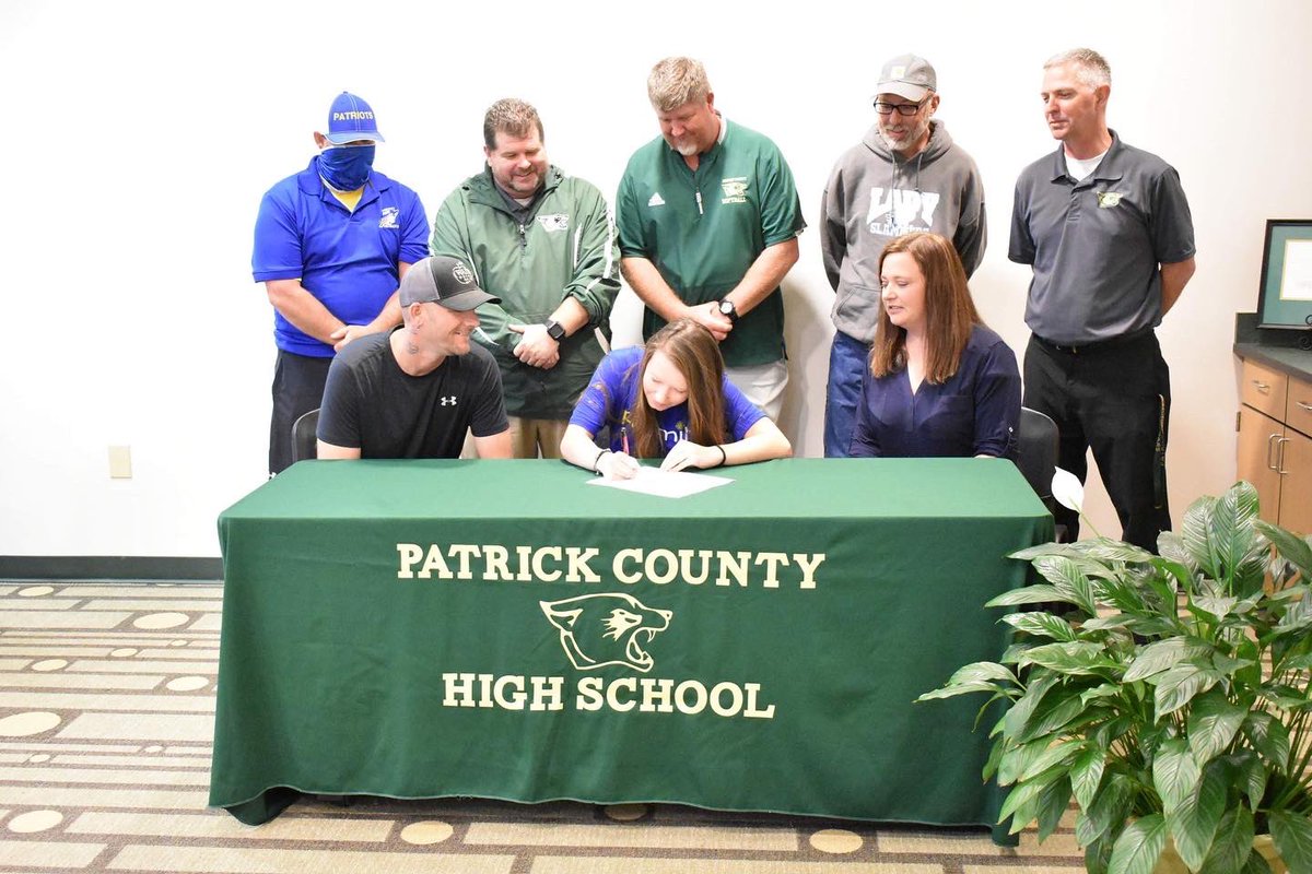 LadySlammers's tweet photo. Please help us Congratulate Gracelyn Hubbard who played on our Slammers 18U Cooper team! She decided to further her softball career at @PatrickHenryCC on March 12th of this year! She just completed her first semester with the @PHCC_Softball team! We are so proud of you! 💙🥎💙 https://t.co/Y4lwWdBgYi
