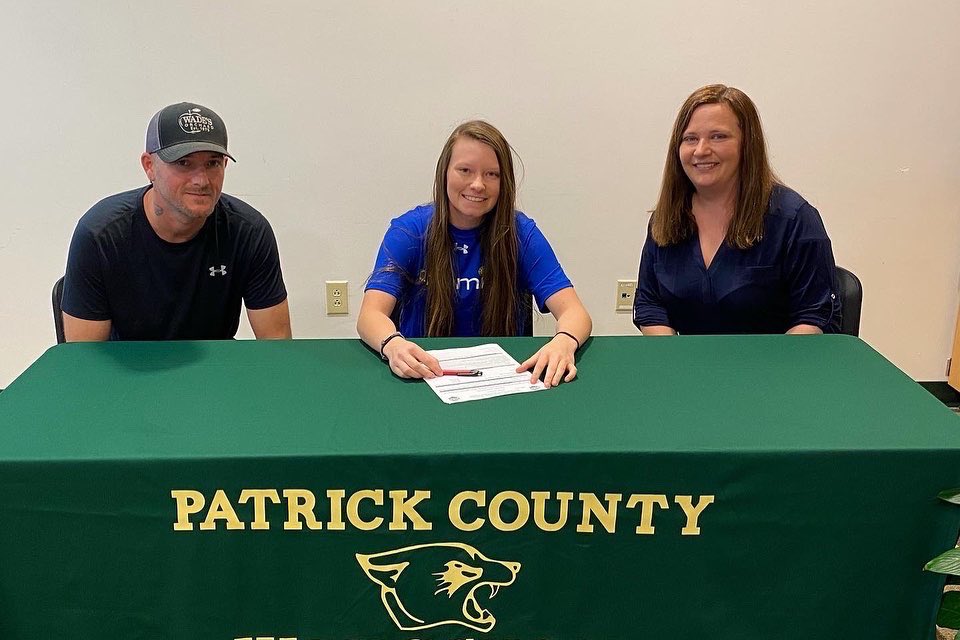 LadySlammers's tweet photo. Please help us Congratulate Gracelyn Hubbard who played on our Slammers 18U Cooper team! She decided to further her softball career at @PatrickHenryCC on March 12th of this year! She just completed her first semester with the @PHCC_Softball team! We are so proud of you! 💙🥎💙 https://t.co/Y4lwWdBgYi