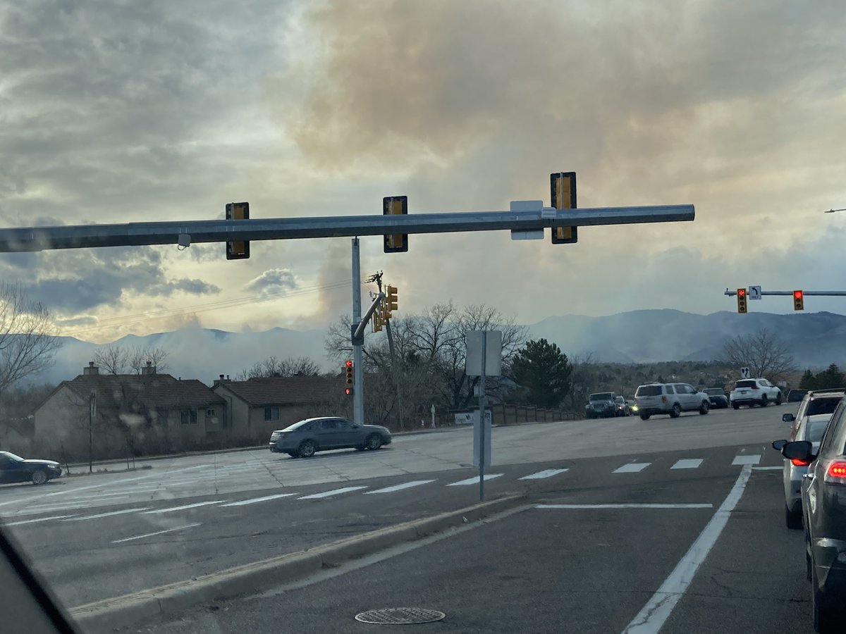 MimiDoesLife's tweet photo. @9NEWS @KDVR @DenverChannel Any word on fire near the Hogbacks in Ken Caryl? https://t.co/zuwve4kgH8