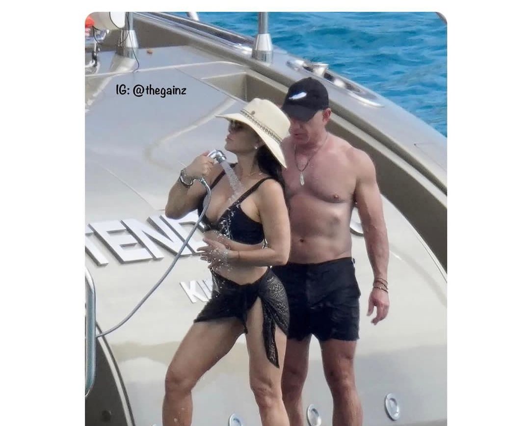 85TOMY's tweet photo. Que vacuna creéis que se ha dado Bezos?? Pfizer o Moderna? https://t.co/wwB6xx24g5