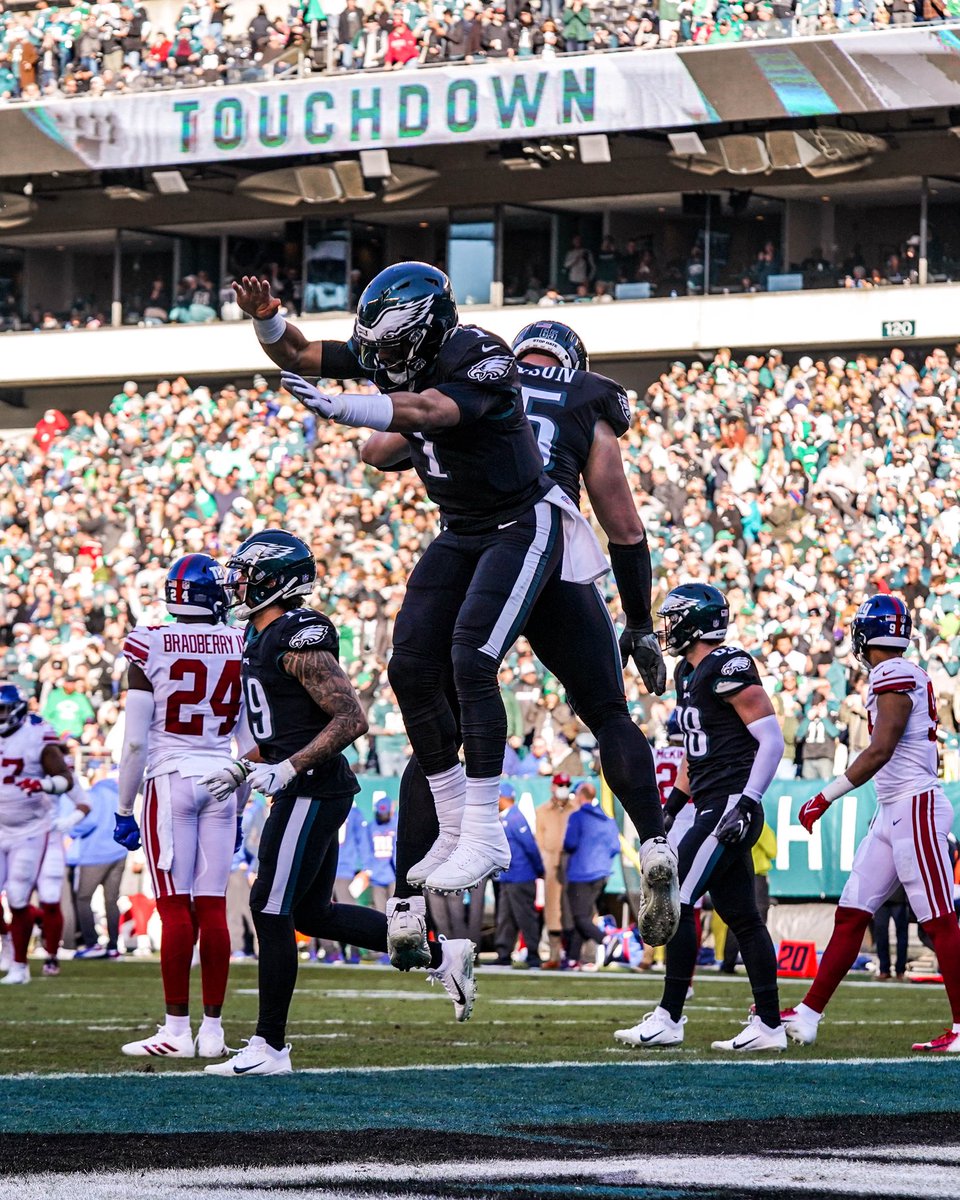 LaneJohnson65's tweet photo. Eyyyyy! 🦅 @JalenHurts #VictoryMonday #FlyEaglesFly https://t.co/n8o7bPZ7ct