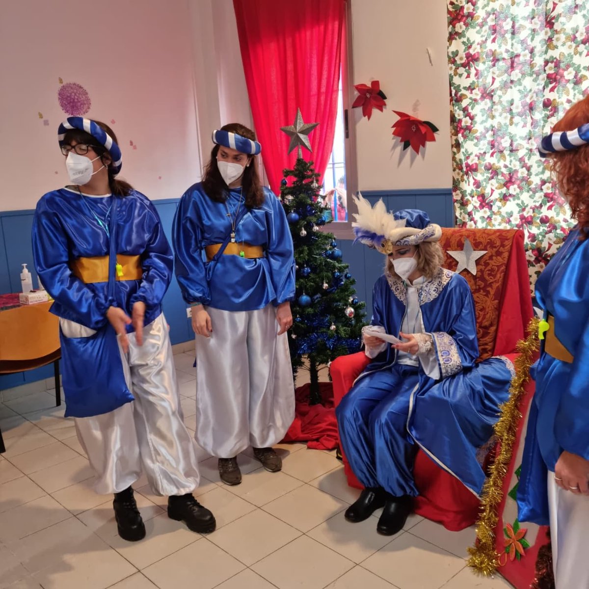 MATERETMAG's tweet photo. El domingo recibimos en nuestra RGA, con emoción a la cartera Real, le entregamos nuestras cartas para que SSMM los Reyes Magos de Oriente hagan realidad nuestros deseos e ilusiones.
Agradecer a @hdadangeles que han hecho posible esta visita con todas las medidas de prevención. https://t.co/zjGuNUXIG3