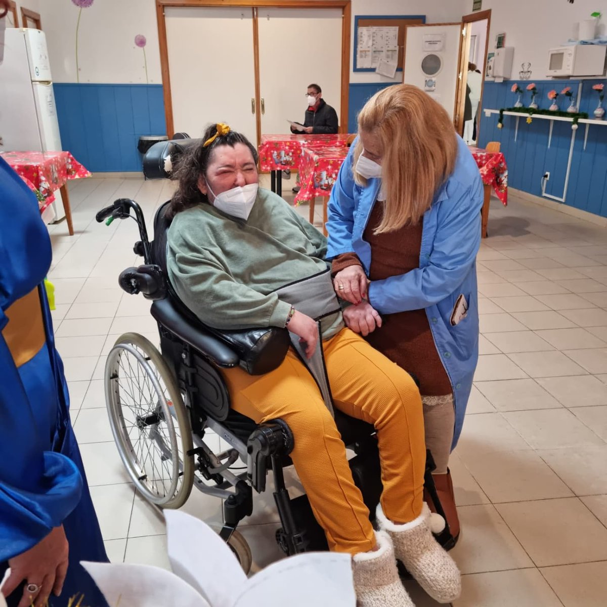 MATERETMAG's tweet photo. El domingo recibimos en nuestra RGA, con emoción a la cartera Real, le entregamos nuestras cartas para que SSMM los Reyes Magos de Oriente hagan realidad nuestros deseos e ilusiones.
Agradecer a @hdadangeles que han hecho posible esta visita con todas las medidas de prevención. https://t.co/zjGuNUXIG3