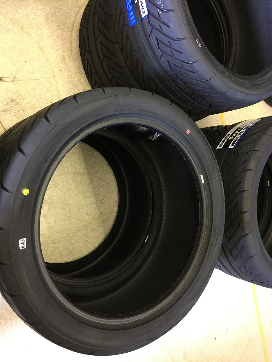 zeknovajapan's tweet photo. 来年のD1GPとFDJに向けてsupersport RSに285/35/18サイズが追加となりました。
販売開始は3月を予定しております。
zeknovaタイヤご検討頂ける方は是非オートサロンにてブースへお越しください。
#D1GP
#FDJ
#スパスポ https://t.co/qJ7X0C1Ntv