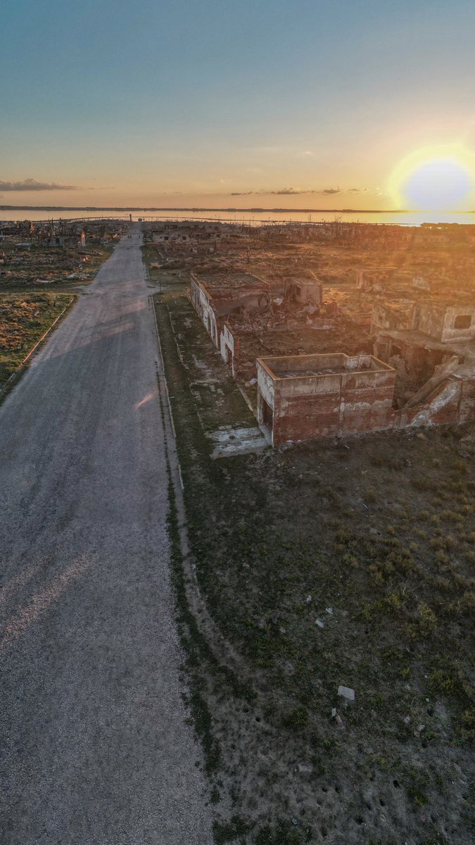 Nuevo hilo de un pueblo de la Provincia de Buenos Aires 👉 van a ver imágenes aéreas, videos, un poco de historia y charla con gente de ahí 🤙🏽
Un RT grande para LAS RUINAS DE VILLA EPECUÉN 🇦🇷