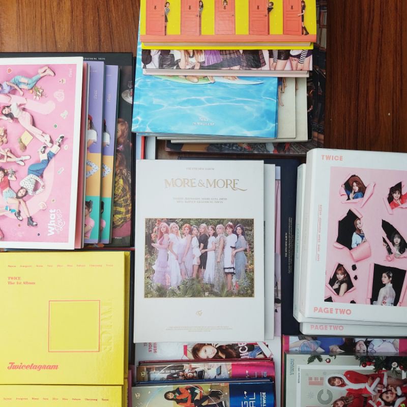 ohyomina's tweet photo. TWICE ALBUM GIVEAWAY!

RULES:
⁃rt this tweet
⁃must be following me
⁃reply with a pic of your bias <3
⁃international :-)
PRIZE:
⁃any twice album of your choice!

ENDS JANUARY 1ST https://t.co/IrzwDAXvdW