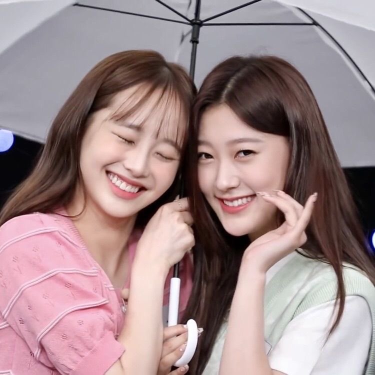iPatChoerry's tweet photo. #4YearsWithChuu <3 https://t.co/wUHXbtqOPR