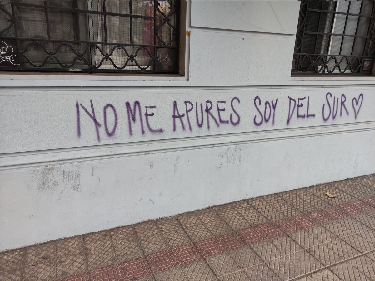 mmontenegro's tweet photo. Debiera tatuarme esta frase que ví hoy en un muro ✨ https://t.co/LkAiye8DEw