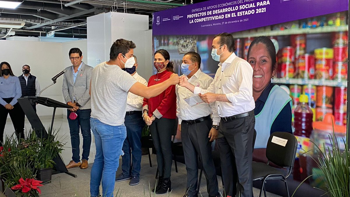 SG_Morelos's tweet photo. El secretario de Gobierno, Pablo Ojeda asistió a la entrega de apoyos económicos correspondientes al programa de “Proyectos de Desarrollo Social para la Competitividad en el Estado 2021” https://t.co/BNIhhfnkL6 https://t.co/ZtVZJa0hfV