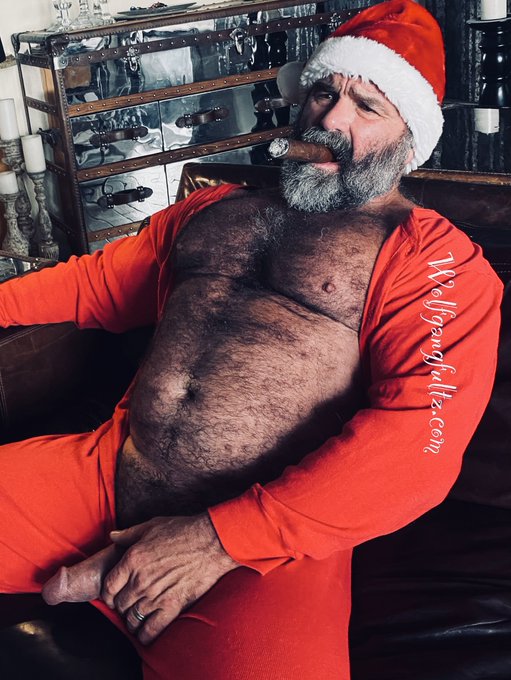 Some last minute Santa Smut! Come take a much closer look at #Wolfgangfultz.com #dilfs #gaydadson #GAYRR34