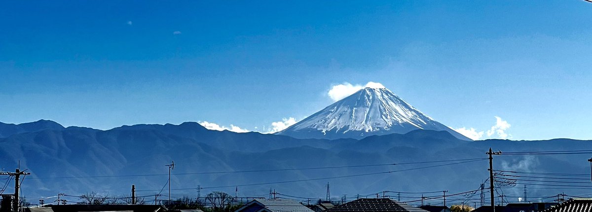 おはようございます😊 火曜日ですね(*ﾟ∀ﾟ*) 今日も寒いですが 昨日よりは大丈夫かも しれないです(о´∀`о) 天気が良いので 富士山も、遠目ですが 綺麗に撮れました🥰 それでは、本日も