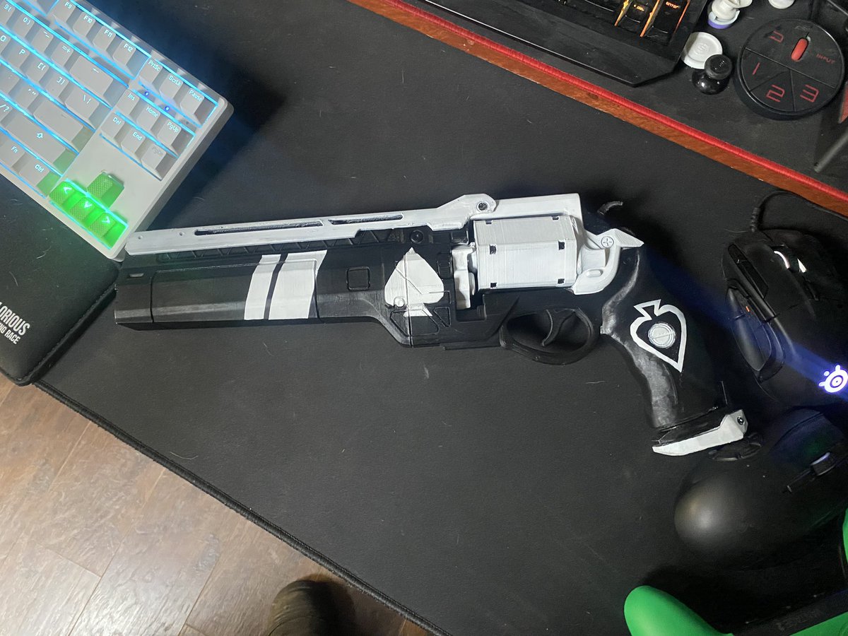 JagrawrTV's tweet photo. I did some extra work for a co worker and he made me this for a thanks
#AceOfSpades
#Cade6
#Destiny2 https://t.co/YUZxuXpE84
