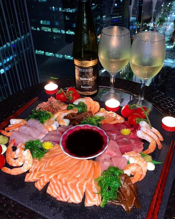 ♯ ‹♡'
·25/12/21;

—Por la mañana Luke y <a href="/Chxngmin_B/">Changmin</a> prepararon chocolate y galletas navideñas para el desayuno, luego de eso se fueron a comprar lo que les haría falta para la cena y volvieron a casa para festejar Navidad.—