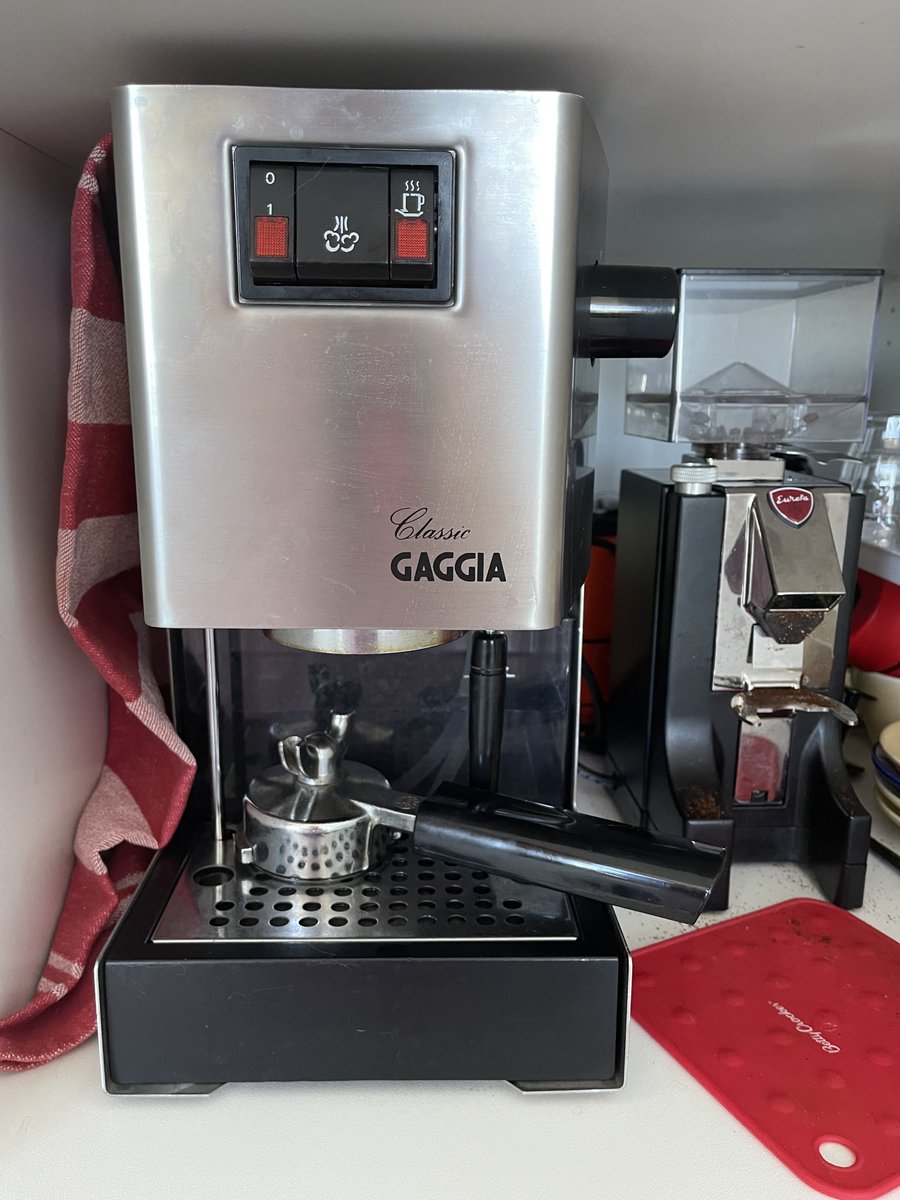 jojoeffe's tweet photo. @bec7ford @OrangeFizzer @KiLeRaD @PrivateLadybird They really are good value. I got this one when working from home 3 days a week about 14 years ago and it's paid for itself over and over. Upgraded the grinder recently and am toying with the idea of a new machine but this one is a workhorse. #kettleClub https://t.co/IpLCYLPAsp