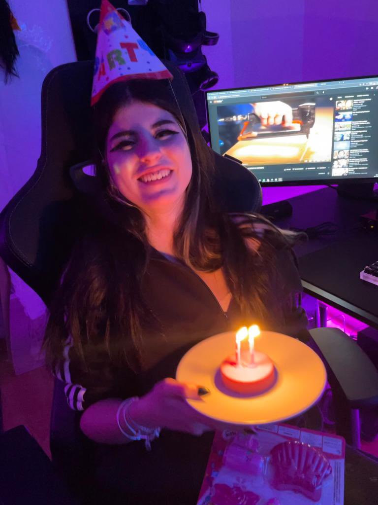abbyiimu tweet picture