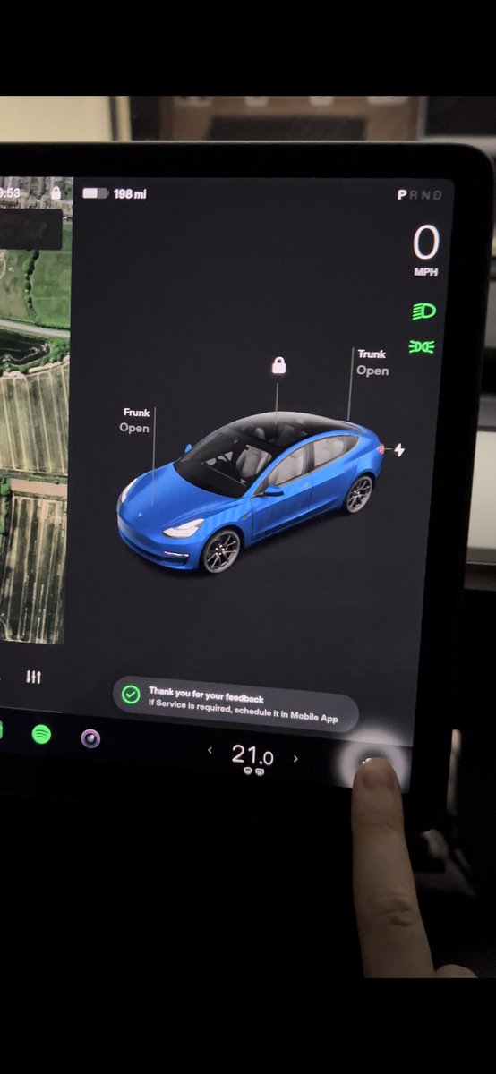 Toxblh's tweet photo. @raffaeru @greentheonly do you know about that? If long press on the car icon will be send feedback. Looks like we in EU we can to support with incorrect autopilot actions! https://t.co/zNZ72Ao0vY