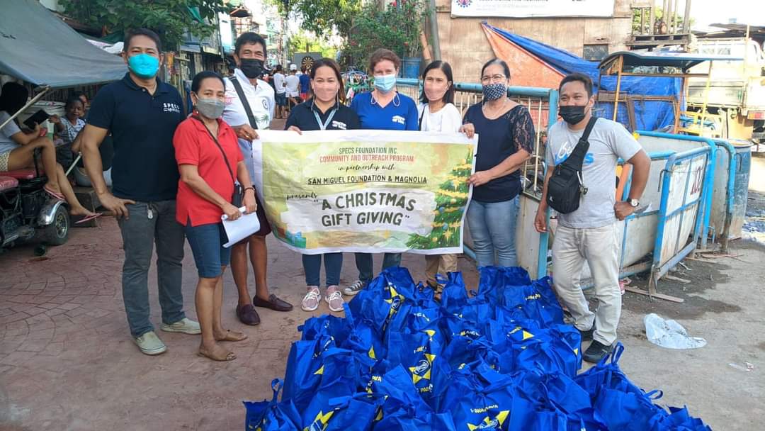 specs_inc's tweet photo. "Tis the season to be busy! We at #SPECSFoundationInc have been immersed in sharing the holiday spirit through our #CommunityAndOutreachProgram in partnership w/ San Miguel Foundation and Magnolia. Special thanks to Bgys 134, 135, 156, and 163 for welcoming us π€
#NoHoldingBack https://t.co/QDUa2H0Vd5
