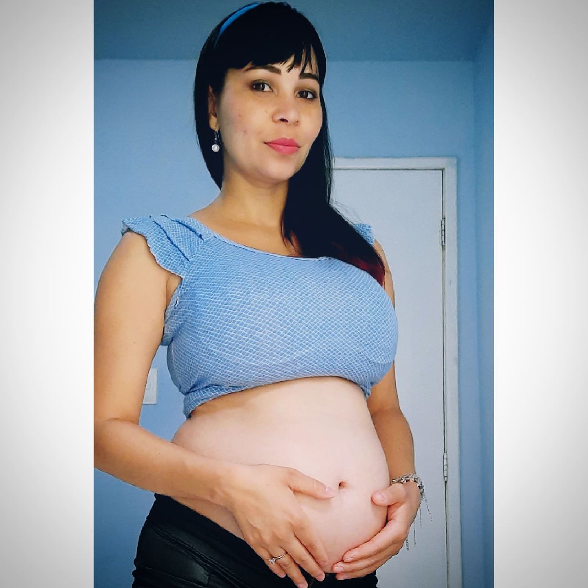 JulhySouza's tweet photo. O amor pela vida que cresce dentro de mim mudou como olho para o mundo e, principalmente, para mim mesma. 💙 https://t.co/2UvH07ORkd
