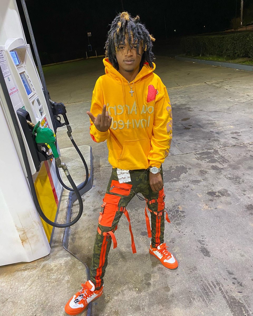 JitLit09's tweet photo. My daddy🐐 ❤️‍🔥hit me say be patient🔝and live ah long life🖤,and be careful🤞🏾cause 1 mistake can fuck up ya whole life🔥🪐
#OffWhite🥵 https://t.co/wT2Sf0Ukpl