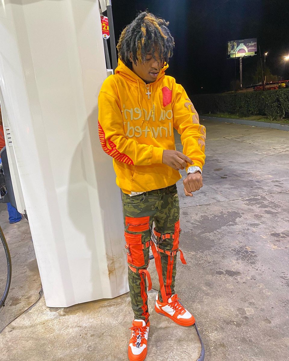 JitLit09's tweet photo. My daddy🐐 ❤️‍🔥hit me say be patient🔝and live ah long life🖤,and be careful🤞🏾cause 1 mistake can fuck up ya whole life🔥🪐
#OffWhite🥵 https://t.co/wT2Sf0Ukpl
