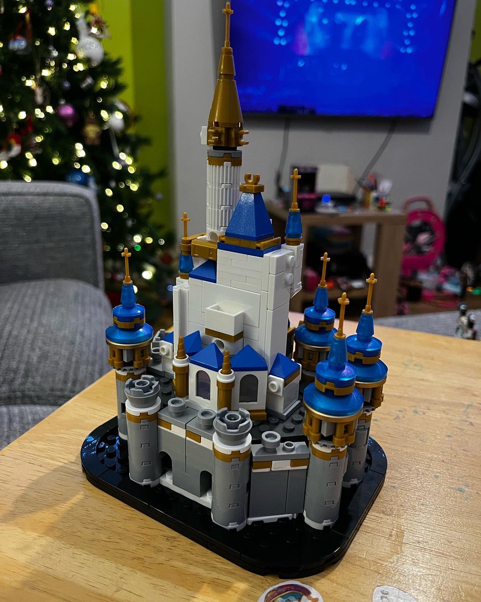 cK_Kirkland's tweet photo. Productive evening had tonight thanks to @LEGO_Group and their miniature @WaltDisneyWorld Castle ☺️ as I am not allowed the full scale model Lottie thoughtfully got me this version for Christmas 🥰 #lego #waltdisneyworld #castle #christmas #present #daughter #productiveevening https://t.co/TgrY8LhQ93