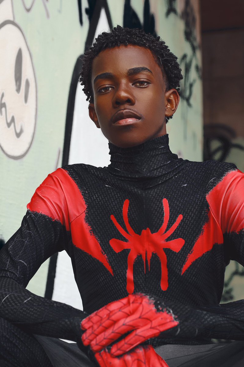 Rwalkers's tweet photo. E eu que fiz um ensaio do Homem aranha com o próprio Miles Morales https://t.co/ksjuhapFYF