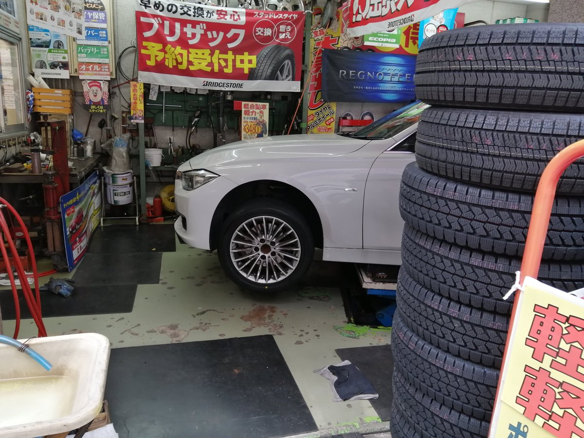 mtm_horie's tweet photo. おはようございます😄
寒波が来ています。🥶 寒い日が続きます。体調気を付けて下さい。
そんな中BMW タイヤお買い上げ頂きました。☺️☺️
タイヤはブリヂストン レグノ間違い無いタイヤです。🤗🤗
#ブリヂストン
#スタッドレスタイヤ
#レグノ #GRX2 https://t.co/Pji9Z0s31P