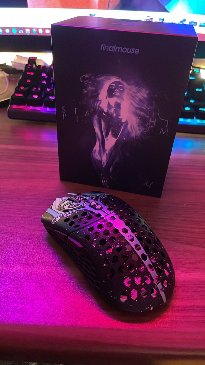 haxxBase's tweet image. my new best friend was delivered today 🖱#Finalmouse