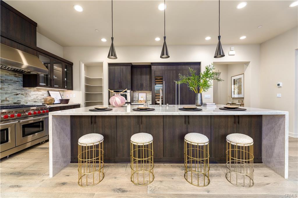 EstatesByShawn's tweet photo. JUST SOLD! Congrats to my clients on this luxury home located in Irvine. This highly sought after home had multiple offers and sold over list price with only 3 days on the market.

#justsold #coldwellbanker #coldwellbankerrealty #realestateagent #buysellinvest #estatesbyshawn https://t.co/Hq4x9CgutV