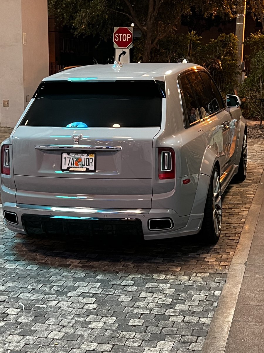 LadeBackk's tweet photo. Now this is something I can get behind… Widebody Rolls https://t.co/Vpi45gYkK7