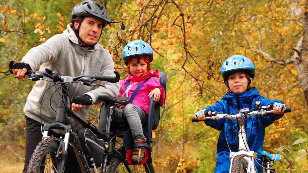 YoloSolanoAir's tweet photo. Bikes are popular gifts during the holidays. Did you know that Google Maps has a bike layer that can help you find the best routes for a fun family ride, or to help you get to the store? Learn more: https://t.co/pJ8IN5uP0l #activetransportation #skipthecar https://t.co/yvjxfdFqJd