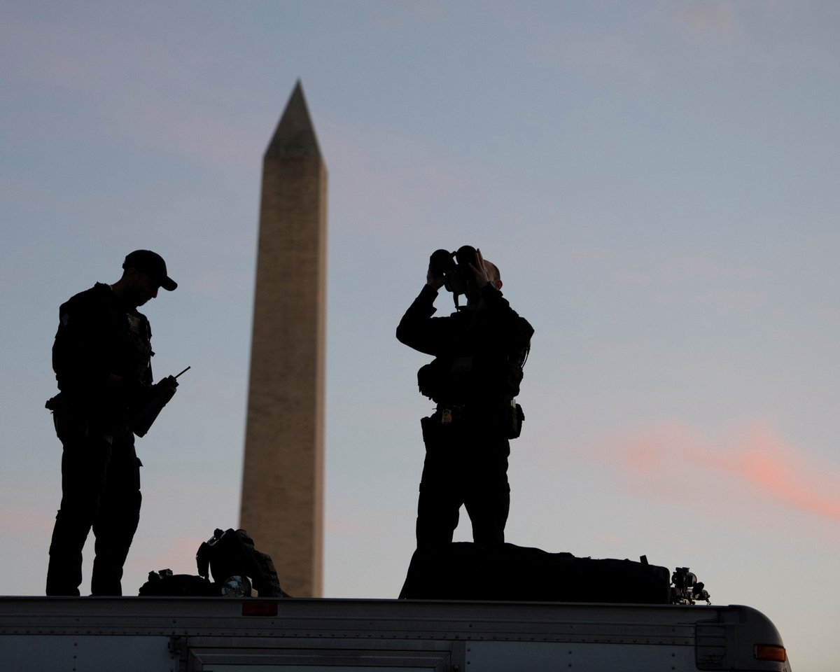 SecretService's tweet photo. 2021 was a year to remember. Take a look at the Secret Service’s most memorable moments: https://t.co/0tSyoW7AEK #YearinReview2021 https://t.co/XpKf2M9ja0
