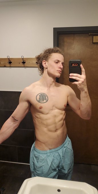 Who's getting in the hot tub w me? https://t.co/TORFwPNHUx