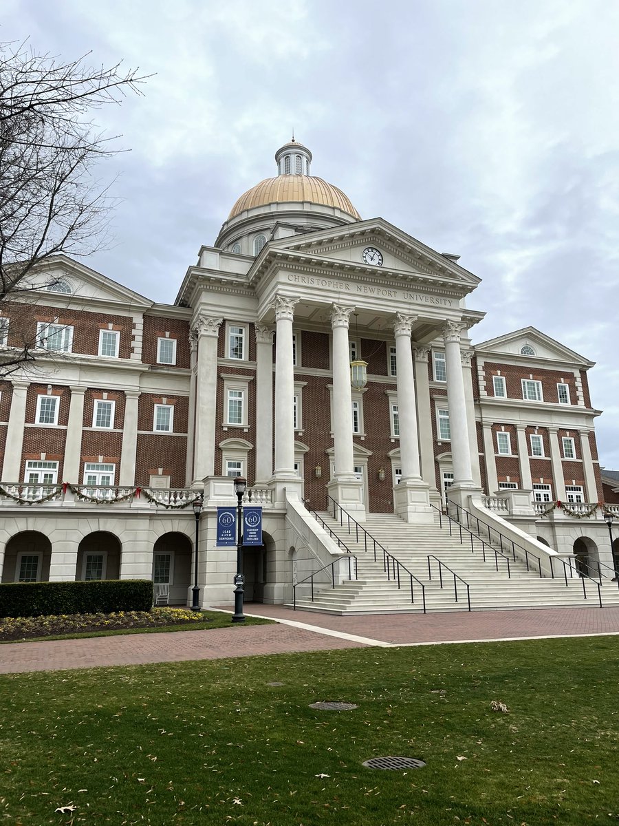 RossBarker17's tweet photo. Took some photos on the campus of CNU today. Might get a job in photography. https://t.co/jUc2NveV6C
