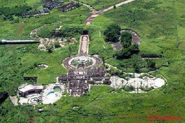 dictators_nft's tweet photo. “Artefact”
The ruins of Joseph Mobuto's palace in Zaire.

Mobuto NFT card 👇👇👇 https://t.co/87Rm4VlF6C

#opensea  #Mobutu #artefact #NFTs #NFT #CryptoDictators https://t.co/NUOLCxTNk2