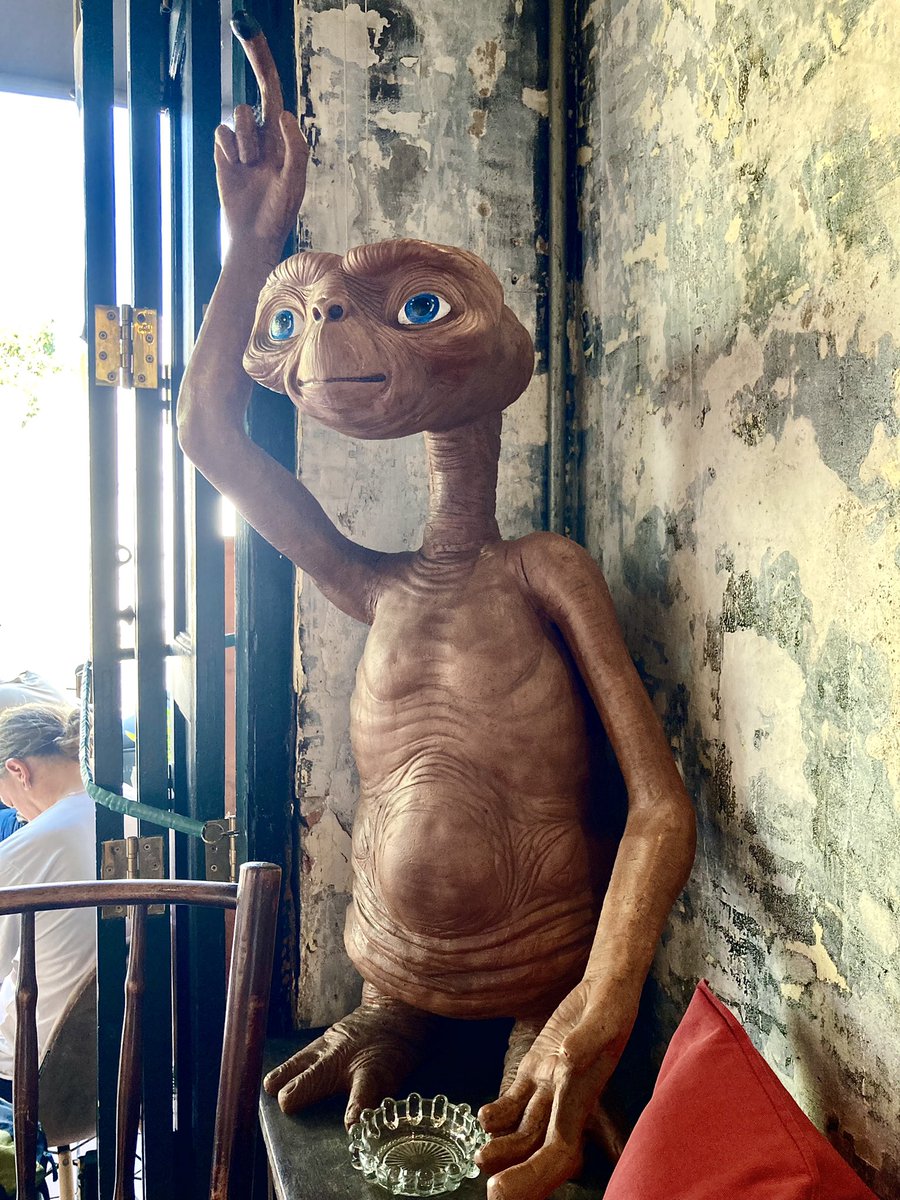 Spurenwechsler's tweet photo. Kennt Ihr den noch? #HCafe in Banglamphoo! "Spurenwechsler
nach Hause telefonieren..." Ich würde sagen: Das Raumschiff darf kommen! War - trotz allem - mal wieder schön in #Thailand!
@Spurenwechsler
https://t.co/4XbOF7TEfy | https://t.co/Z1G81OhkWJ
#Reiseblog https://t.co/3YDhb1FJfa